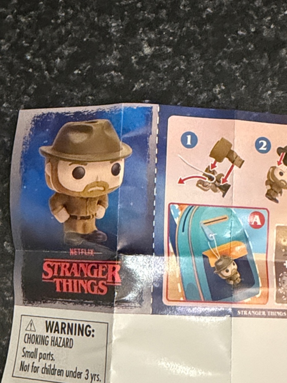 Stranger Things Kinder Joy - Hopper - Picture 3 of 4